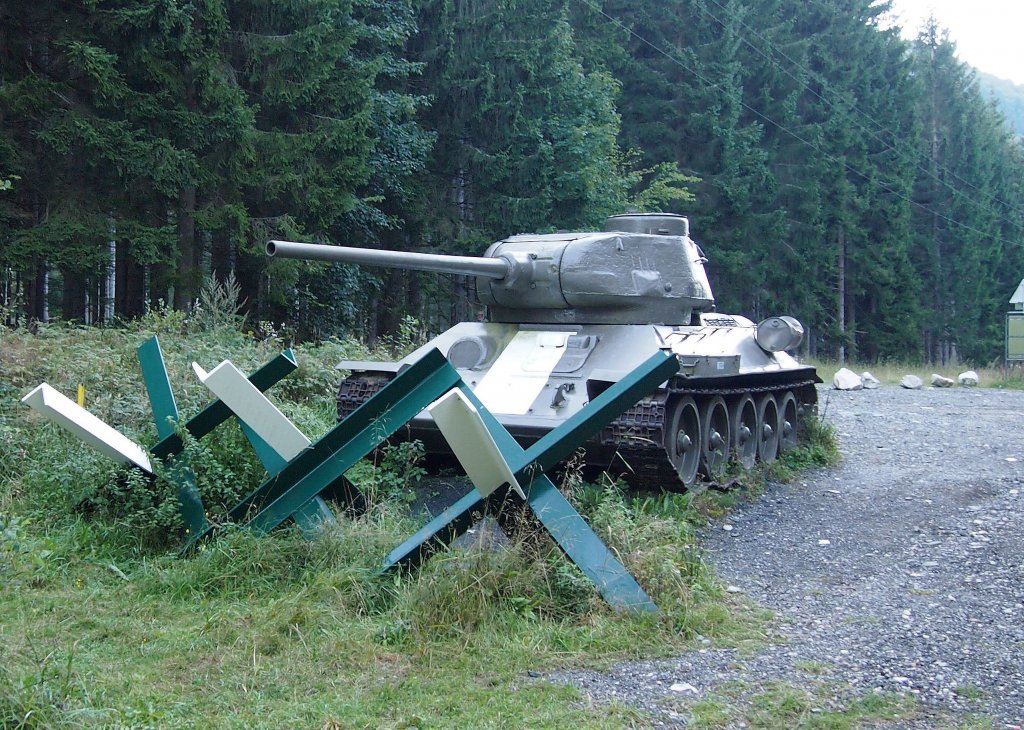 Russischer T34 Panzer am Grenzübergang Wurzenpass zwischen Slowenien und Österreich.2012:09:17
