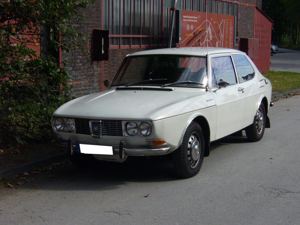 Saab 99. 1968 - 1984. Hier wurde ein Saab 99 der ersten Baureihe, die von 1968 - 1972 produziert wurde abgelichtet. Oldtimertreffen Kokerei Zollverein am 02.09.2012.