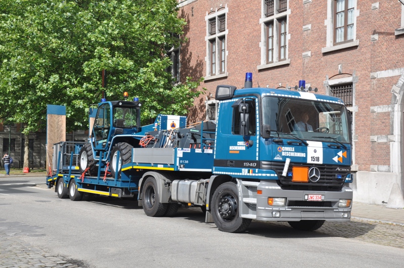 Sattelzugmaschine Mercedes-Benz Actros 1940S mit Kaiser Tieflader der Belgischen Zivilschutz Standort Brasschaat, Aufnahme am 21.07.2012 in Brussel nach Anlass des Nationalfeiertags 