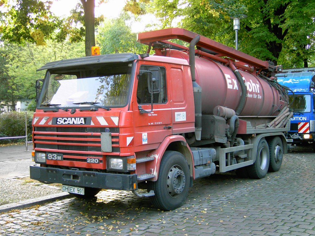 Scania 93M-220 als Gllepumper, gesehen 07/2009 in Berlin.