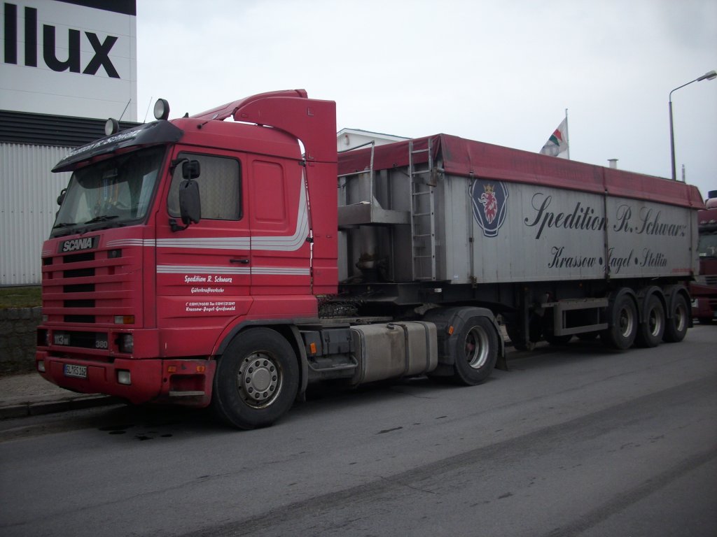 Scania-Kipper am 14.Mrz im Industriegelnde von Bergen/Rgen.