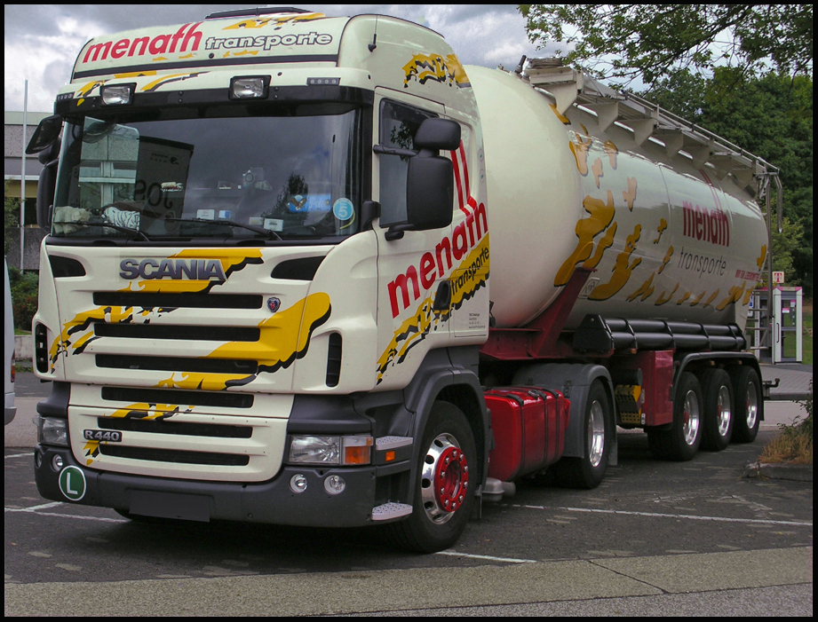 SCANIA R 440 , Euronorm 5 - mit Siloauflieger rastet am 26.7.10