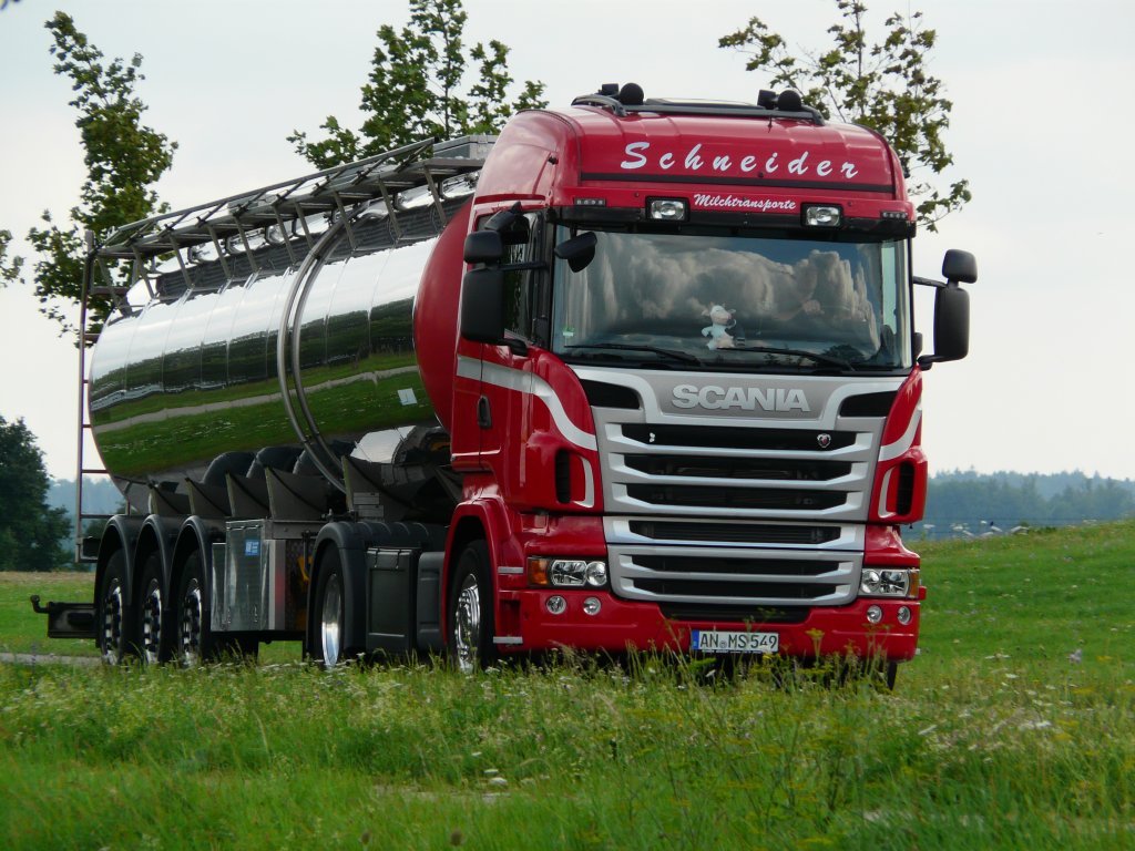 Scania R Tanksattelzug von  Schneider Milchtransporte  in Crailsheim, 22.07.2011