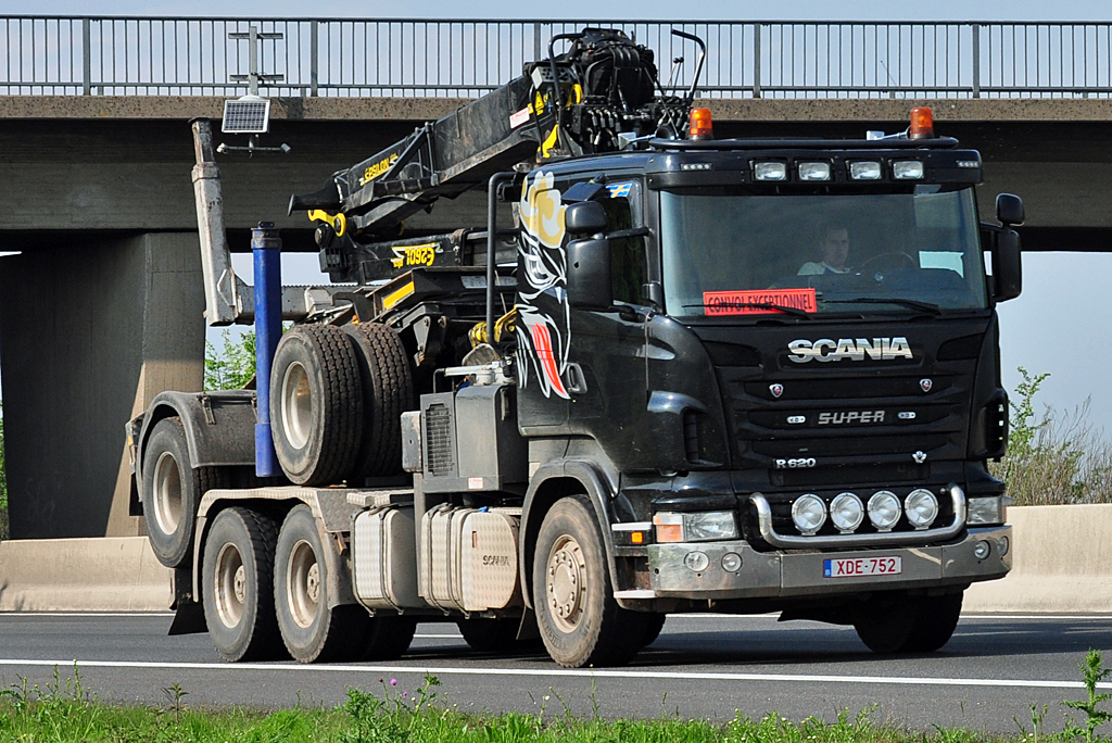 Scania Super R 620 Schwertransport auf der A61 bei Miel - 28.04.2011