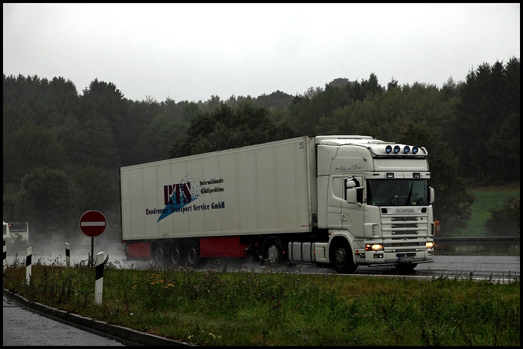 SCANIA TOPLINE 164L 480PS ist fr RTS Roadrunner Transport Service GmbH unterwegs. RTS wurde 1994 in Osnabrck gegrndet und verfgt heute ber ca. 170 Lkws und ber 100 Auflieger. RTS ist in ganz Europa zuhause wobei der Schwerpunkt in Grobritannien liegt bzw. auch Italien, Spanien und BeNeLux fast tglich verkehrt.