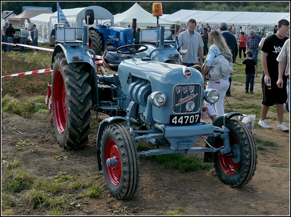 Sch�n restaurierter Eicher EM 300S K�nigstiger, steht auf dem Acker beim  Gromperefest zu B�nzelt  am 05.09.2010.