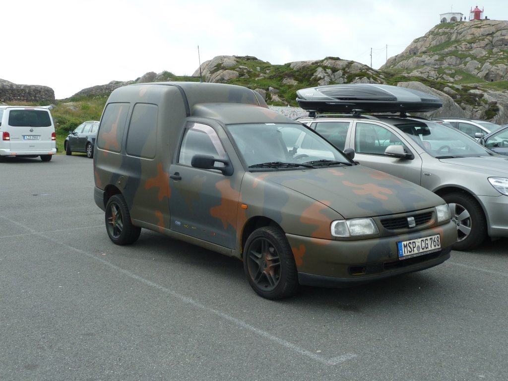 Seat Inca im  Tarnanzug , gesehen in Lindenes, Juli 2011
