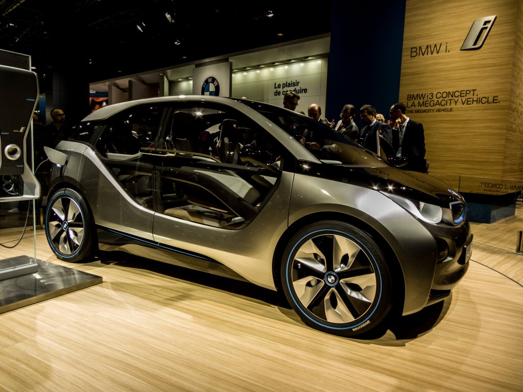 Seitenansicht des BMW i3 Concept. Die grosse Seitenfenster machen das Auto Individuell, einzigartig und gut aussehen (gefällt mir persönlich auch sehr), sind aber leider nicht so sehr praktisch. (Automesse Paris am 11.10.2012)