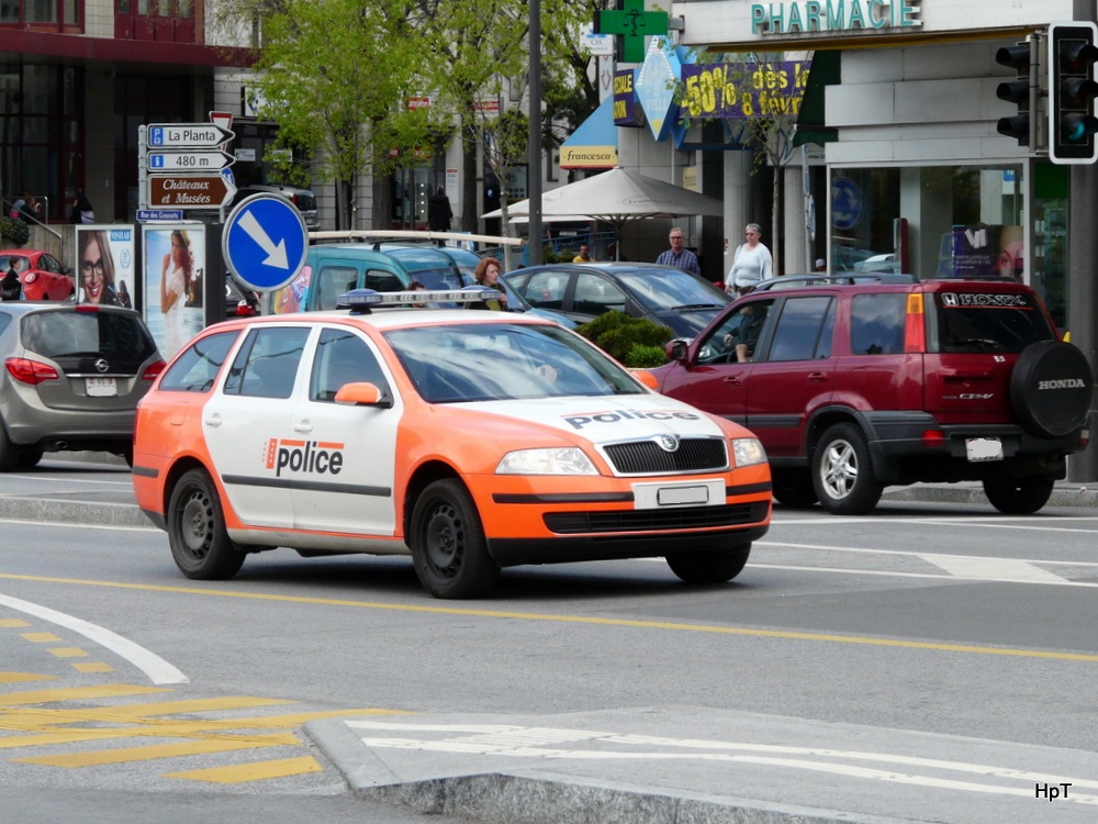Skoda Polizeiauto unterwegs in der Stadt Sion am 01.05.2013