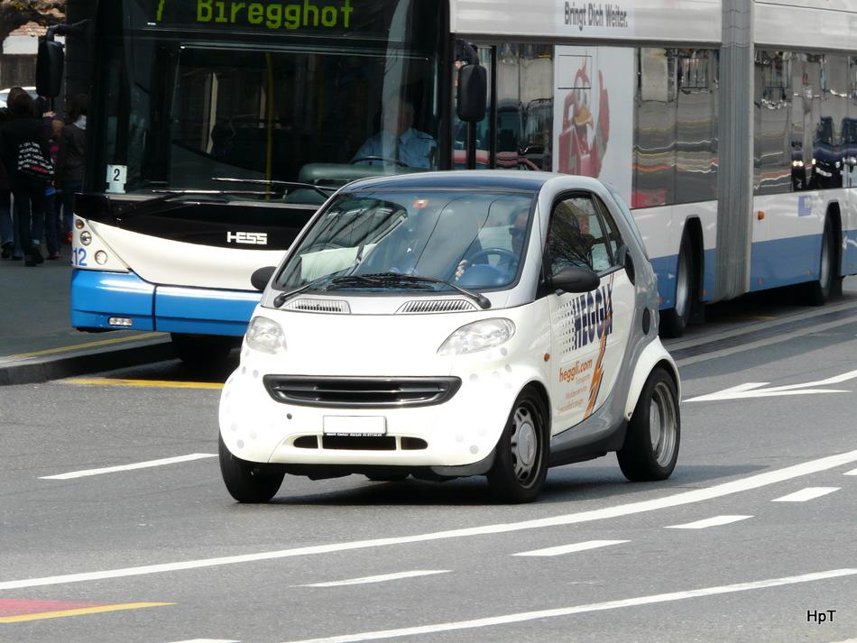 Smart mit Werbung unterwegs in Luzern am 10.04.2010