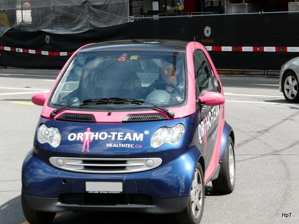 Smart mit Werbung unterwegs in der Stadt Bern am 12.05.2010