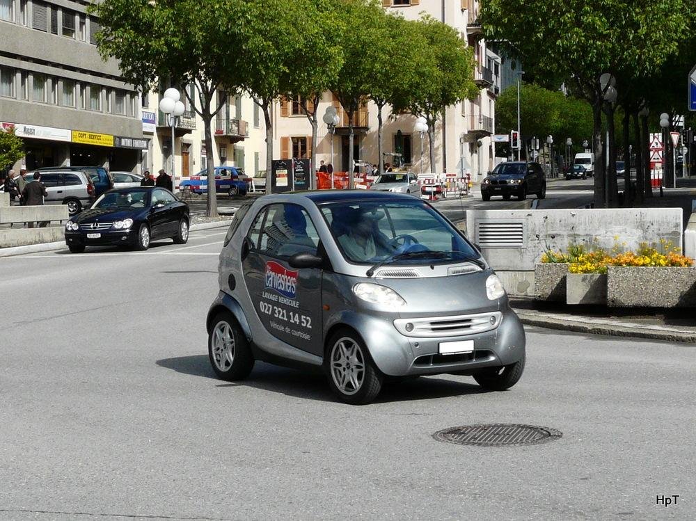 Smart mit Werbung unterwegs der Stadt Sion am 10.05.2010