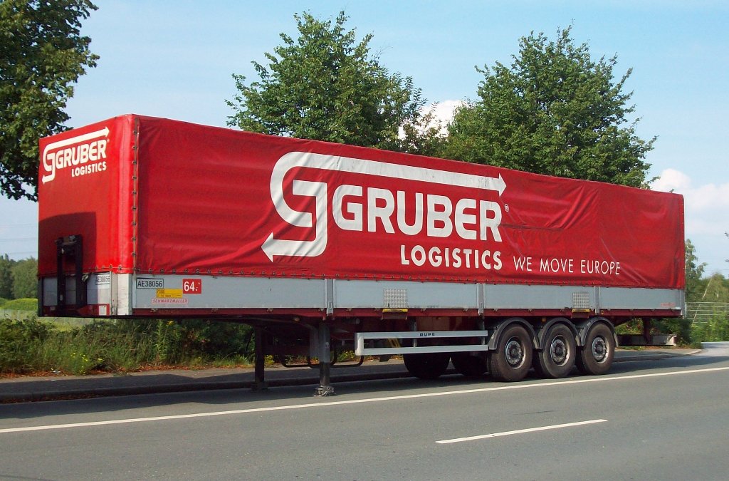 Solo Sattelauflieger Pritschenplanen GRUBER Logistics We move Europe 
in Herten Sd 14/08/2010