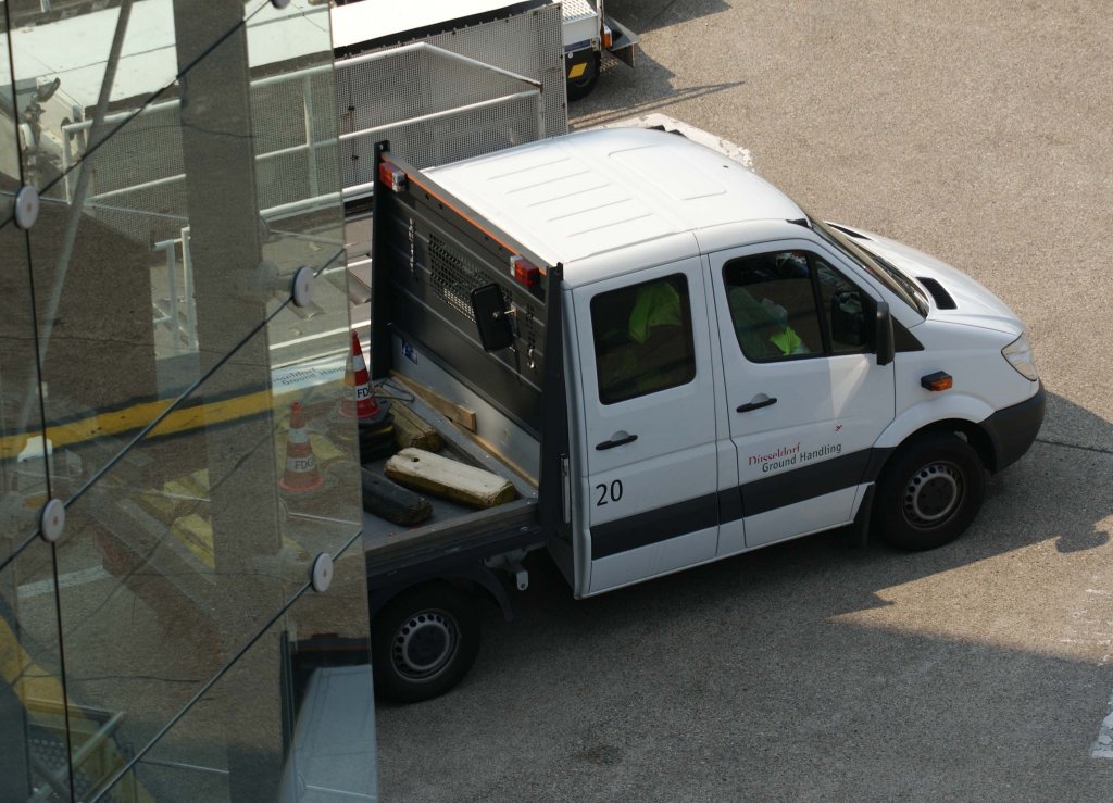 Sonderfahrzeug  20  ~ Kleinlaster, DUS-Ground Handling, EDDL-DUS, Dsseldorf, 29.04.2011, Germany 

