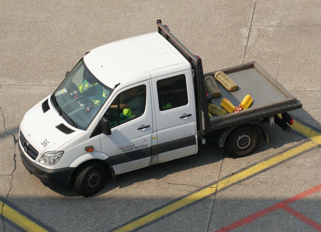 Sonderfahrzeug  36  ~ Kleinlaster, DUS-Ground Handling, EDDL-DUS, Dsseldorf, 29.04.2011, Germany 

