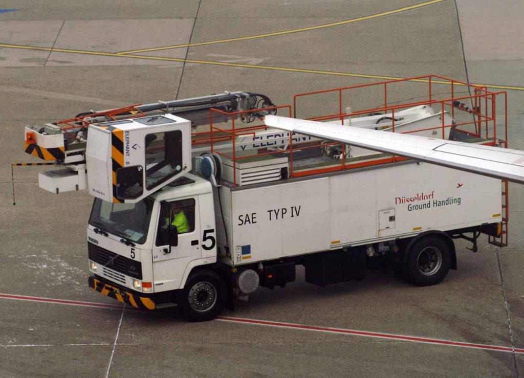 Sonderfahrzeug  6  ~ Enteisung/Deicing, DUS-Ground Handling, EDDL-DUS, Dsseldorf, 20.12.2007, Germany 

