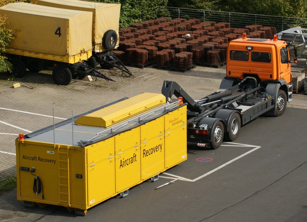 Sonderfahrzeug  Aircraft Recovery (Bergung) , EDDL-DUS, Dsseldorf, 23.09.2010, Germany 

