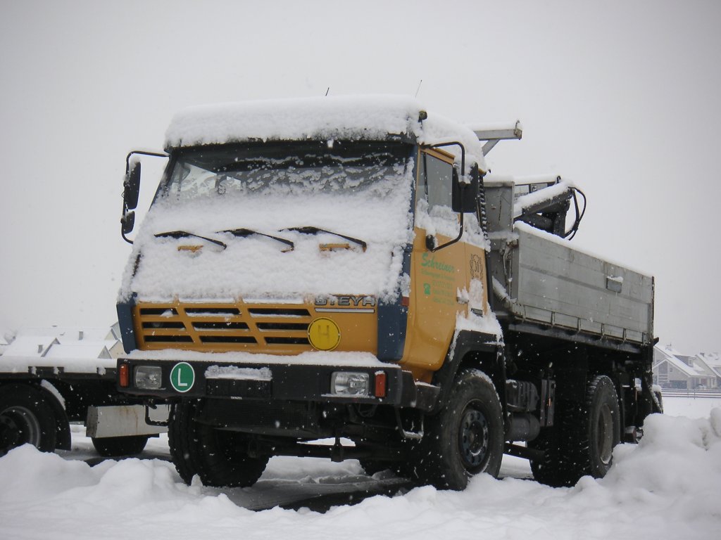 Steyr 19S25 Kipper mit Kran abgestellt in Gralla.12.2.2012
