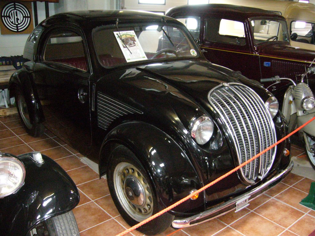 Steyr 55  Baby . 1938-1940. Das Baby war der sterreichische Volkswagen. 1936 als Modell 50 mit einem 984 cm 4-Zylinderboxermotor vorgestellt, wurde der Hubraum 1938 auf 1.158 cm aufgebohrt. Der Wagen leistete nun 25,5 PS. Es wurden ca. 13.000 Babys produziert. Villacher Fahrzeugmuseum.