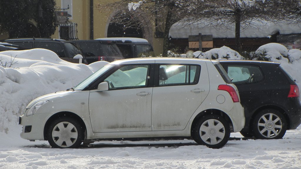 Suzuki beim Schneetreiben in Brixlegg am 16.2.2012.