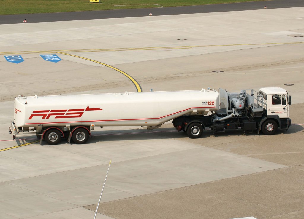 Tankfahrzeug  122  ~  AFS , EDDL-DUS, Dsseldorf, 29.04.2011, Germany 

