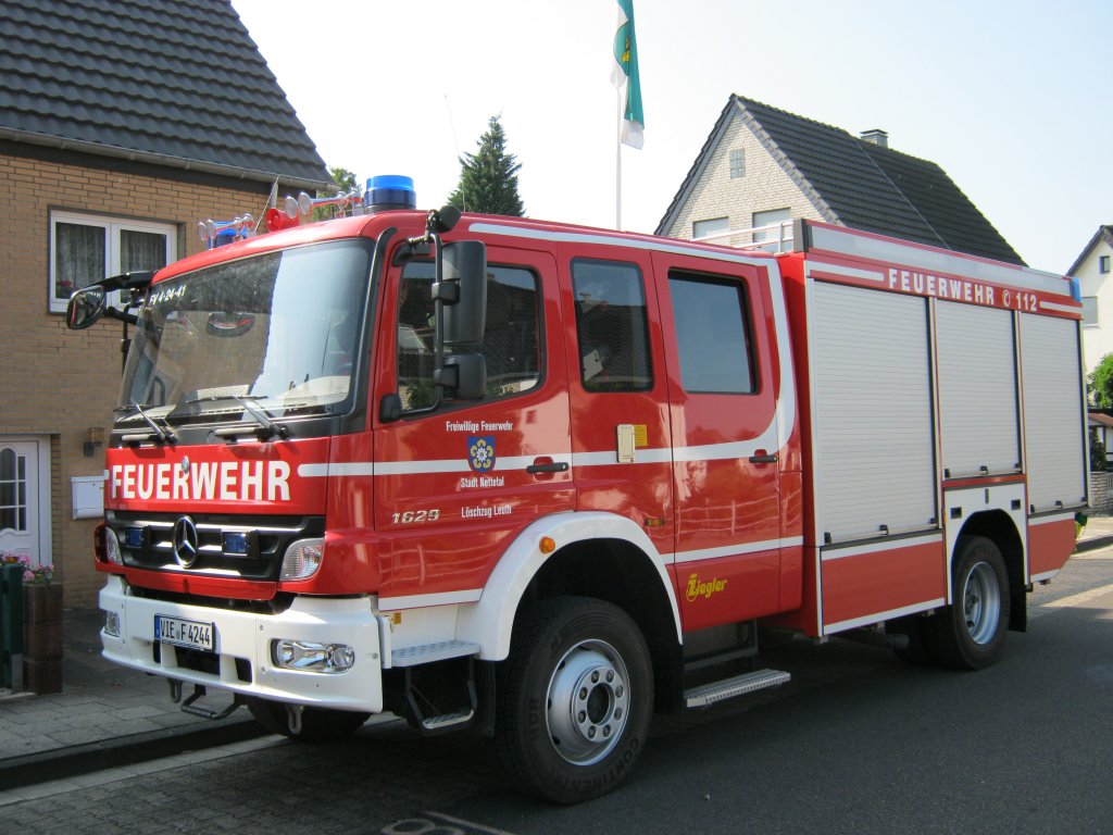 
Tanklschfahrzeug 20/40 mit Sonderlschmitteln (TLF 20/40-SL) der Feuerwehr Nettetal 

Lschzug Leuth

Das TLF ist in Willich am 25.9.11 aufgenommen worden