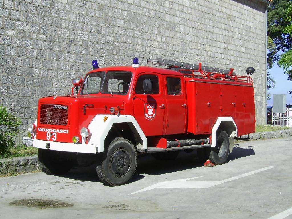 Tanklschfahrzeug TAM 5500 der Feuerwehr Hrastovljan (Kroatien) Aufnahme am 04.08.2007 in Zivogosce-Porat