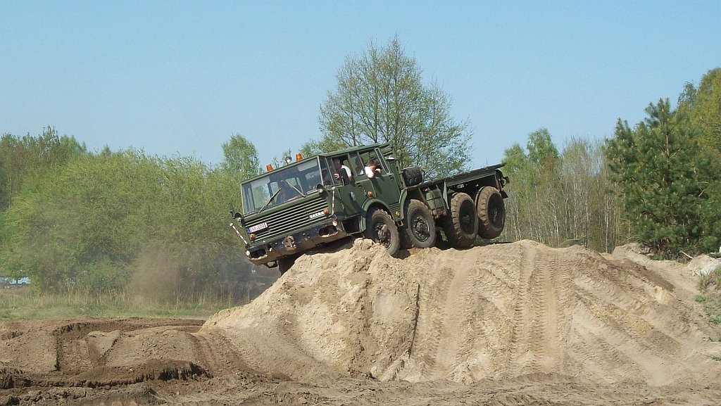 Tatra 813 beim 3. OST-Fahrzeug-Treffen auf dem Flugplatz Finow am 25.04.2009