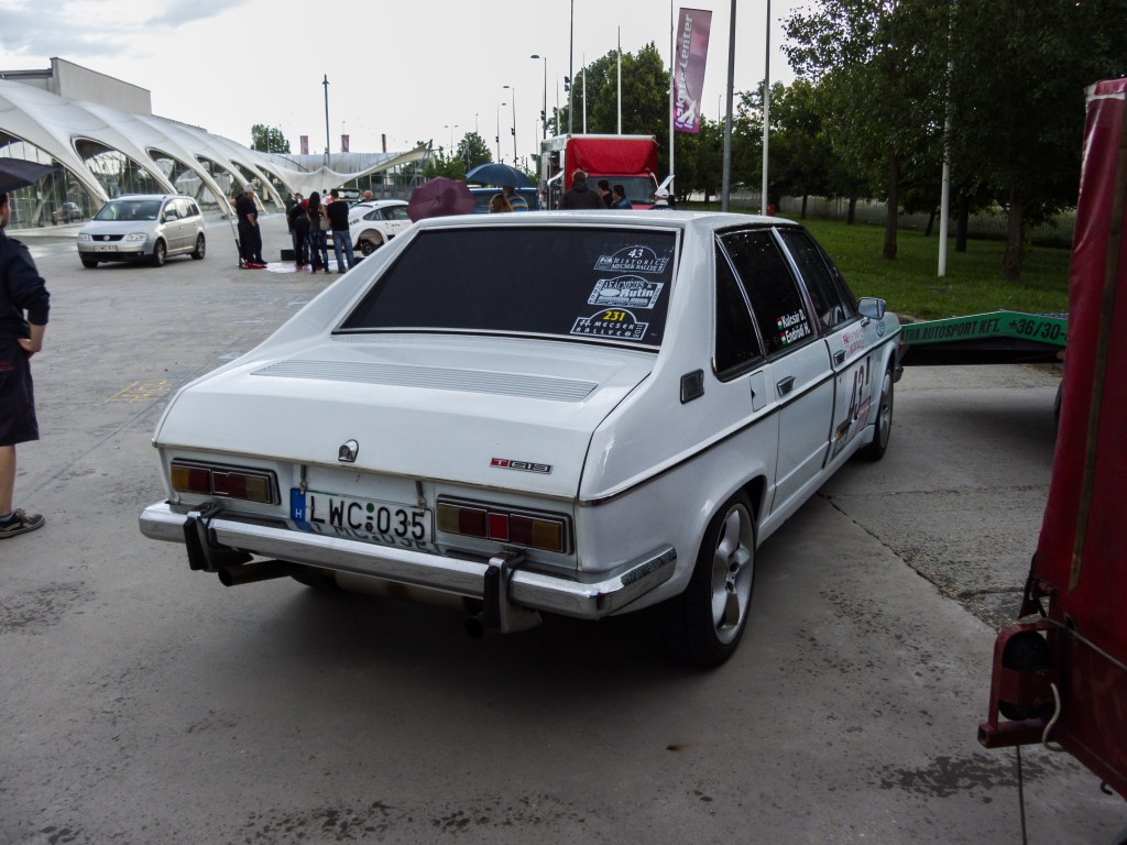 Tatra T-613. Gesehen im Service Park (Mecsek Rallye am 30.05.2012)