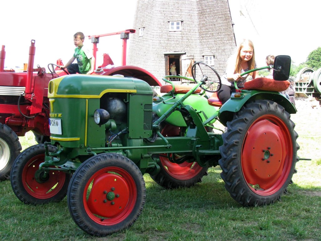 Traktor DEUTZ ... aus dem ehem. Landkreis Parchim (PCH) fotografiert beim 18. Oldtimer- und Traktoren-Treffen im AGRONEUM in Alt Schwerin [12.08.2012]
