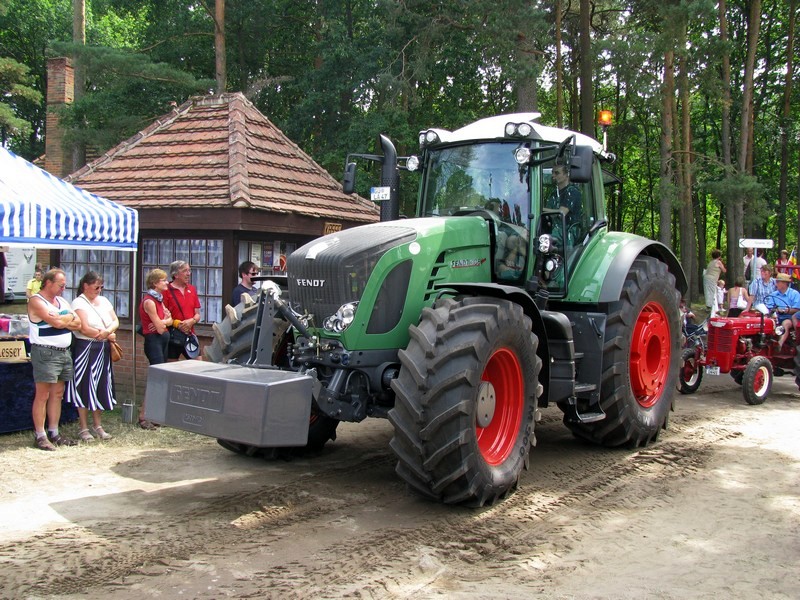 Traktor FENDT 336 aus dem Landkreis Gstrow (G) fotografiert beim 16. Oldtimer- und Traktorentreffen, Alt Schwerin/Meckl. [08.08.2009]