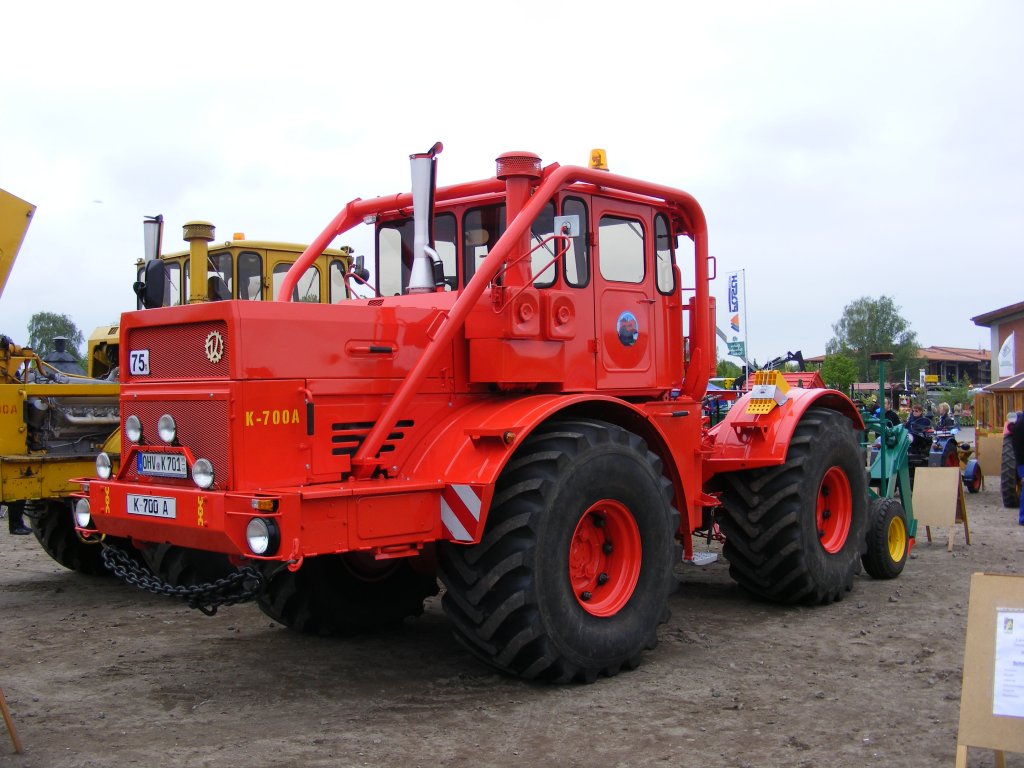 Traktor Kirovez K-700 A auf der Brala in Paaren.