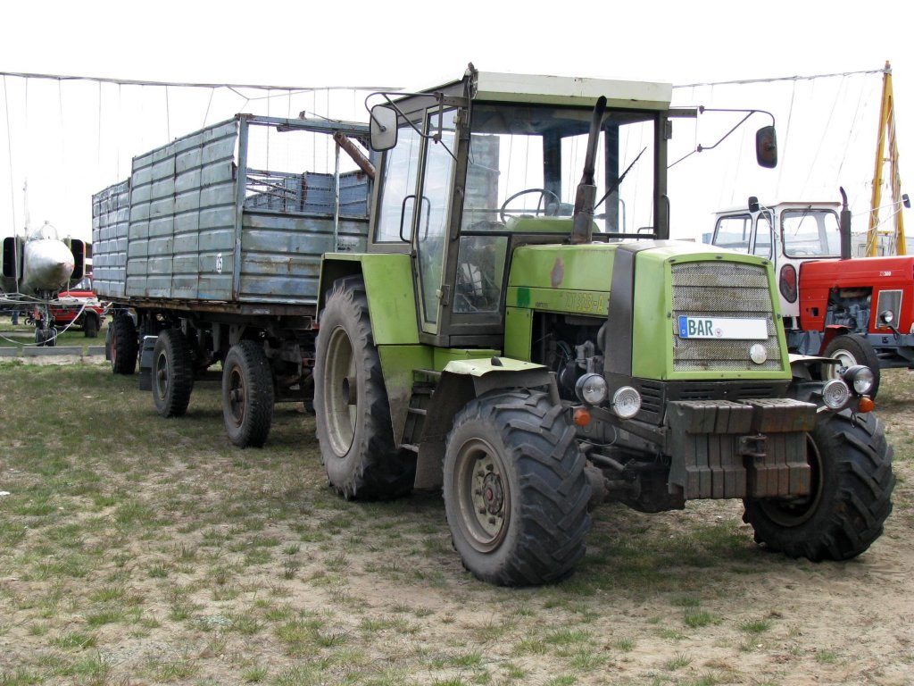 Traktor ZT 323-A -FORTSCHRITT- mit Silageanhnger aus dem Landkreis Barnim (BAR) fotografiert beim Ostfahrzeug-Treffen Finowfurt [24.04.2010]