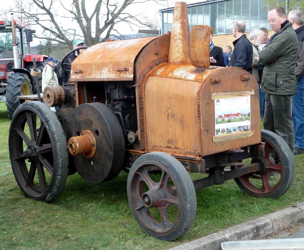 unbekannter Traktor ist Gast bei der Oldtimerausstellung der Traktor-Oldtimer-Freunde Wiershausen, April 2012 
