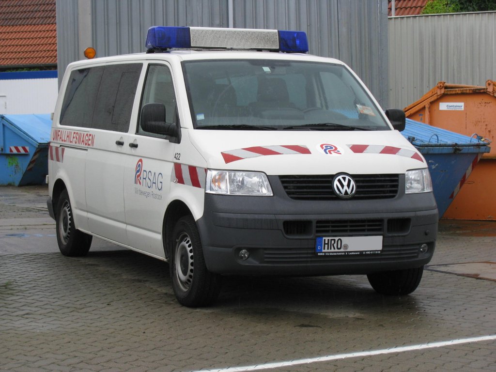 Unfallhilfswagen VW T 5, Nr 422 der  RSAG  aus der Hansestadt Rostock (HRO) anllich 130 Jahre Strba in Rostock [27.08.2011]
