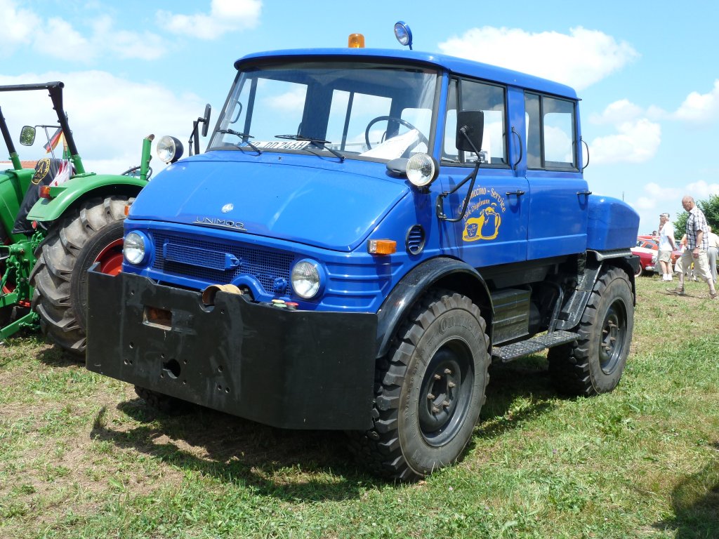 Unimog präsentiert während der Oldtimerausstellung in Uttrichshausen, Juli 2010