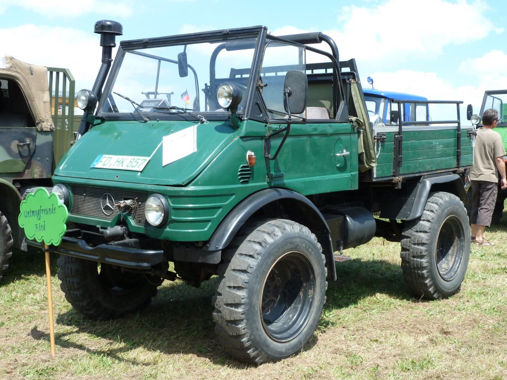 Unimog präsentiert während der Oldtimerausstellung in Uttrichshausen, Juli 2010