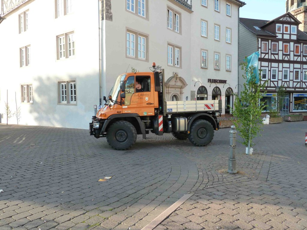 Unimog U 290 des Bauhofes der Stadt Rotenburg a. d. Fulda eingesetzt anl. des Maifestes in Rotenburg, Mai 2012