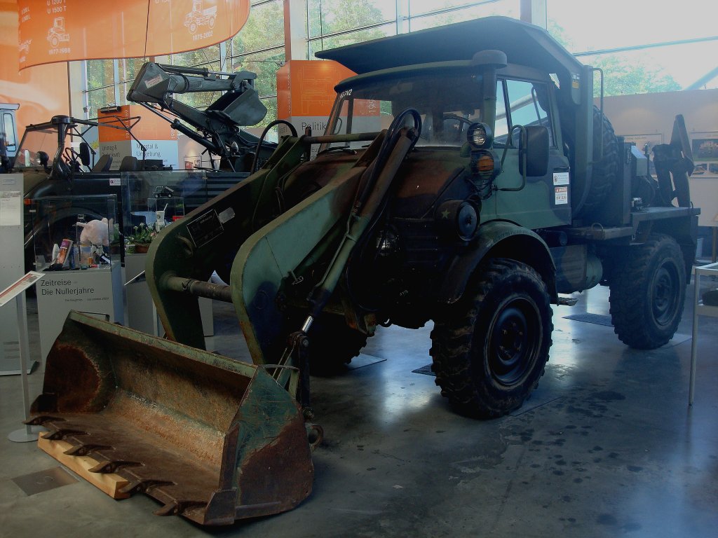 Unimog U 419 See-Tractor, Baujahr 1985-90, 6-Zyl.Diesel mit 110PS, eingesetzt für Pionierarbeiten bei der US-Armee, Unimog Museum Gaggenau, Aug.2010