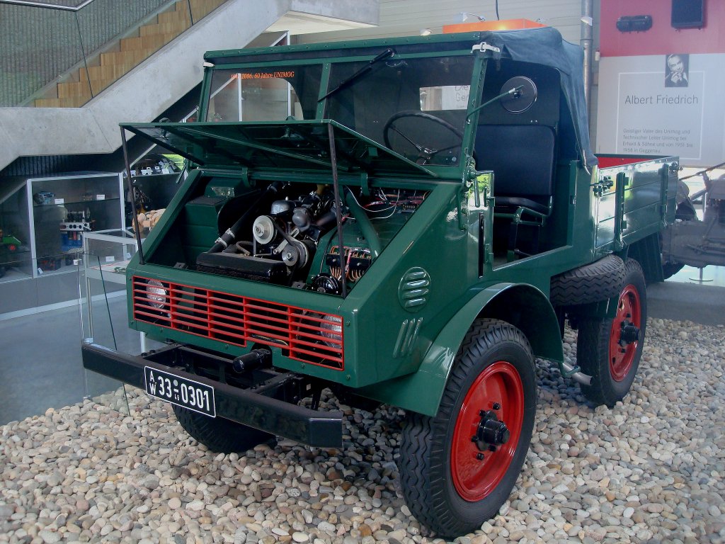 Unimog U 6, sechs Stück dieser Prototypen wurden von 1946-48 als Versuchs-und Testfahrzeuge gebaut, mit 25PS Benzinmotoren, Unimog Museum Gaggenau, Aug.2010 