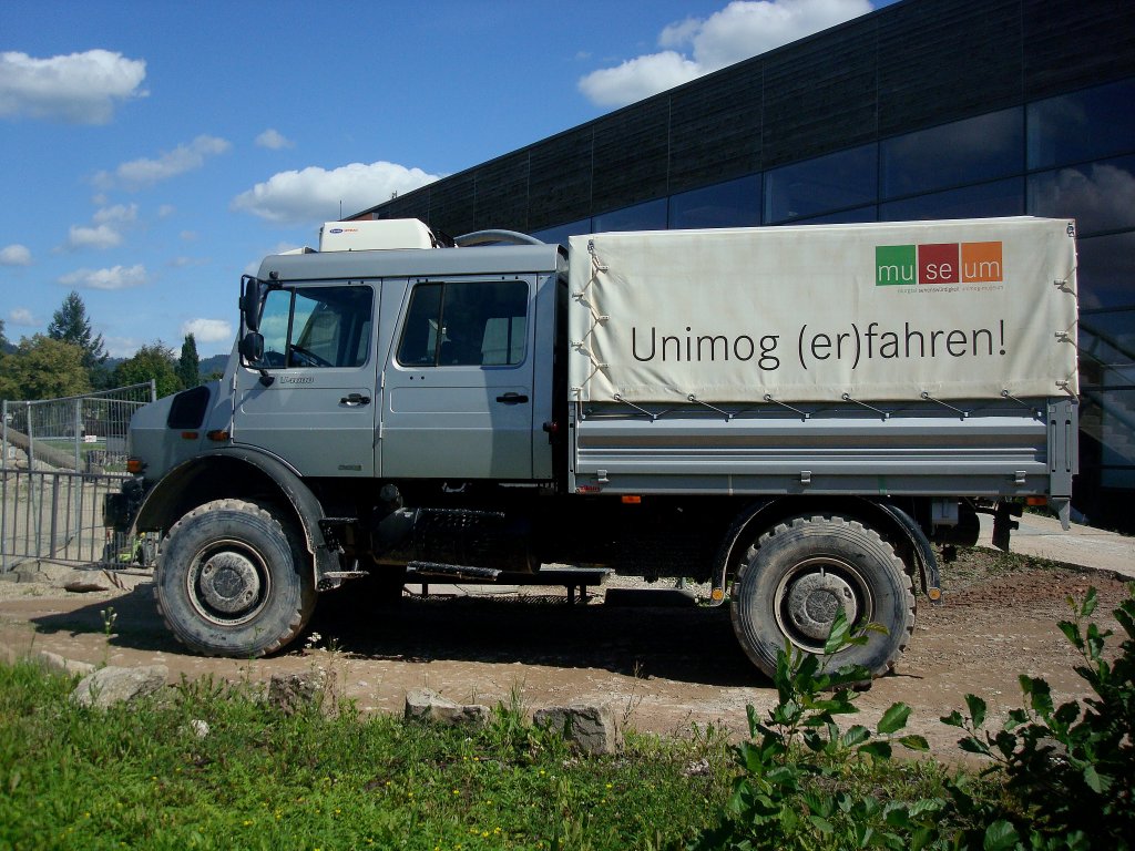 Unimog U4000, 4-Zyl.Turbo-Diesel mit 4800ccm und 218PS, mit Doppelkabine zum Mitfahren im Museumsparcours in Gaggenau, Aug.2010