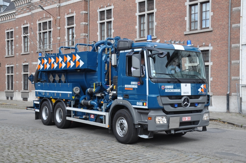 Vakuum-Tankwagen Mercedes-Benz Actros 2641L Aufbau IPSAM TECHNOLOGY NV 
der Belgischen Zivilschutz Standort Brasschaat, Aufnahme am 21.07.2012 in Brussel
nach Anlass des Nationalfeiertags  