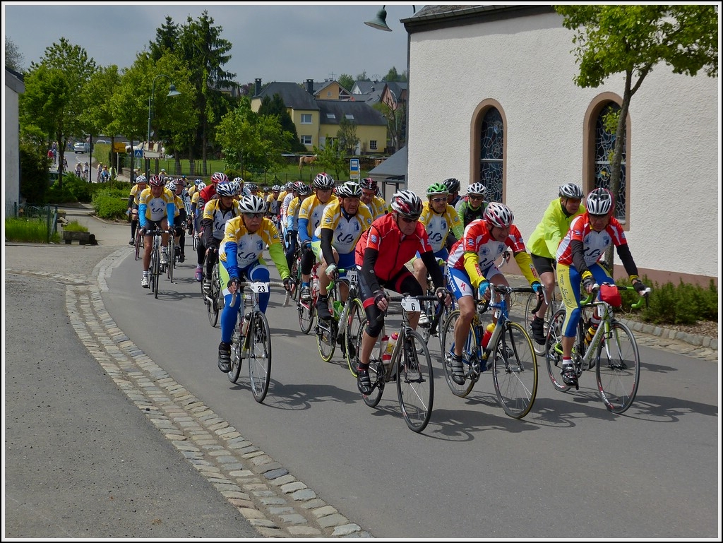 Veteranenrundfahrt eines belgischen Fahrradclubs, unterwegs auf den Straßen im Norden Luxemburgs.  01.06.2013 