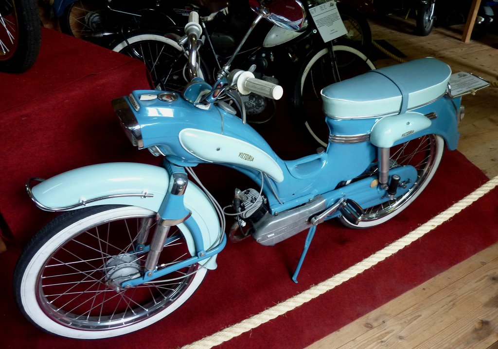 Victoria Vicky Superluxus, Baujahre von 1959-61, 1-Zyl.Motor mit 49ccm und 1,8PS, Moped+Rollermuseum Bad Peterstal, Juni 2012