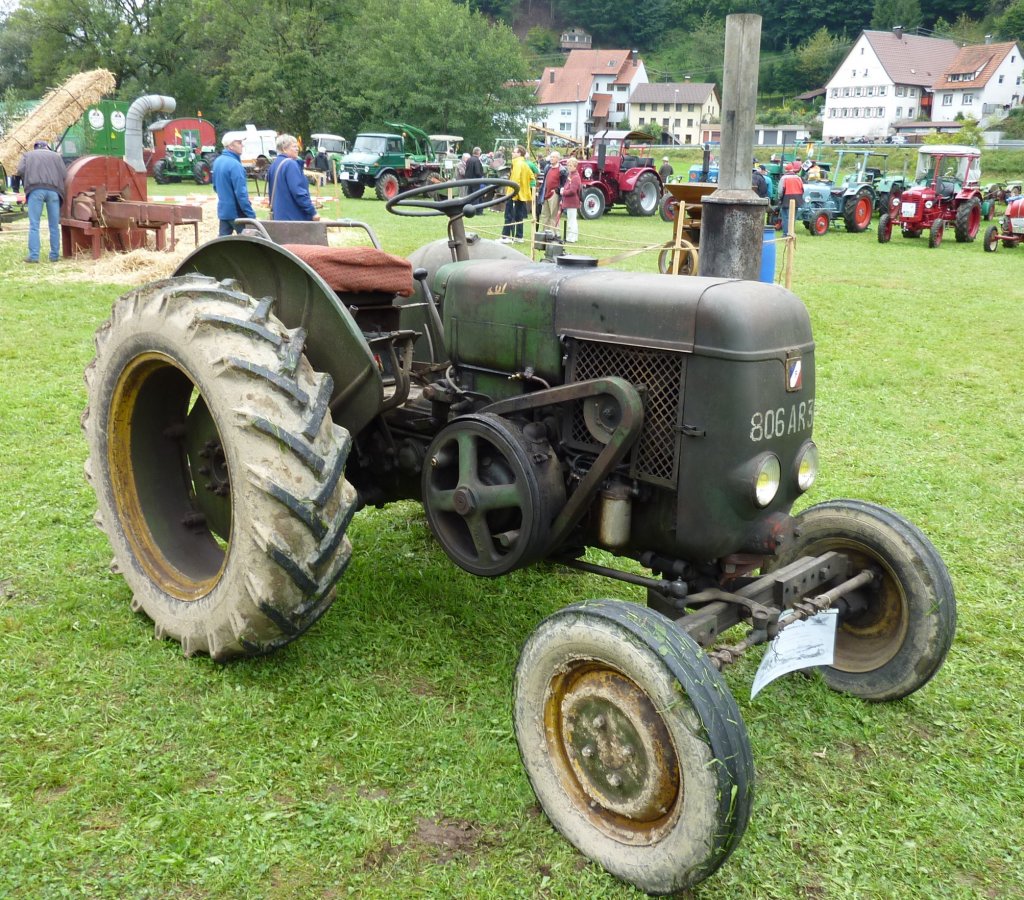 Vierzon 201, franzsischer Ackerschlepper mit Glhkopfmotor und 22PS, Baujahr 1934, Traktorentreff Oberwinden, Sept.2012