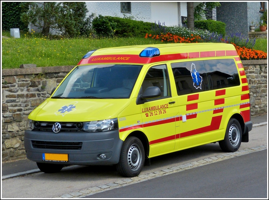 Volkswagen T5 Krankentransportwagen gesehen am 09.08.2012.