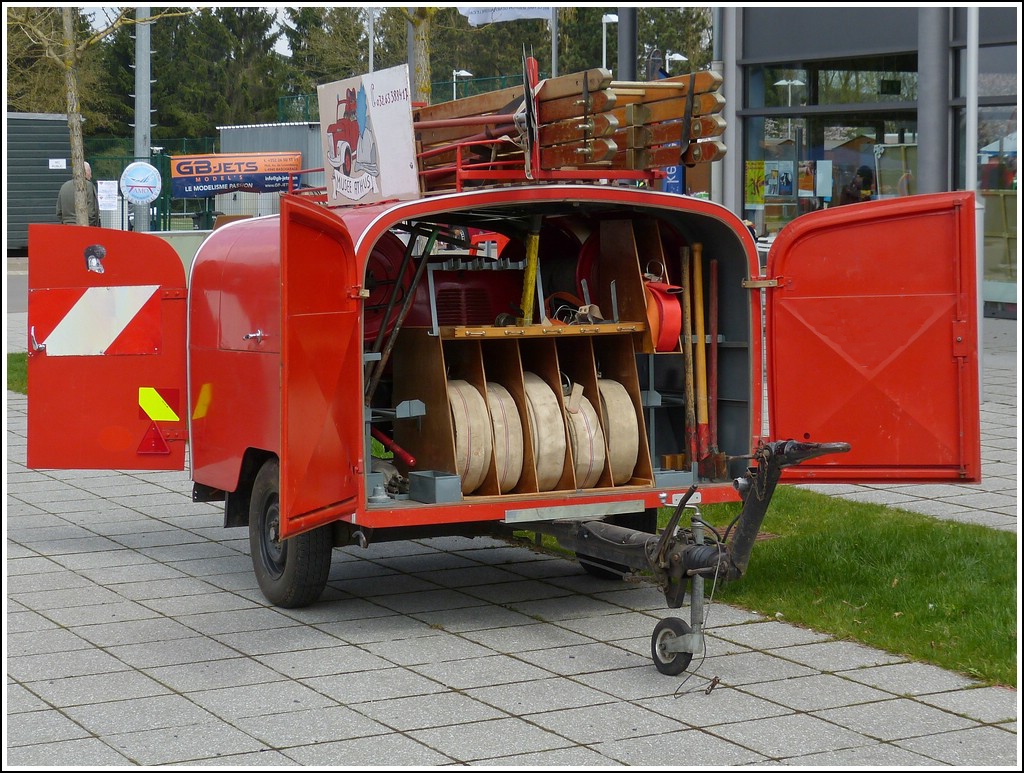 Vollbepakter Feuerwehranhnger der Wehr aus Athus gesehen am 20.04.2012 in Rodange.