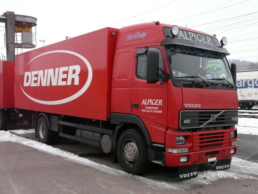 Volvo 420 FH12 abgestellt in Gossau am 16.01.2010