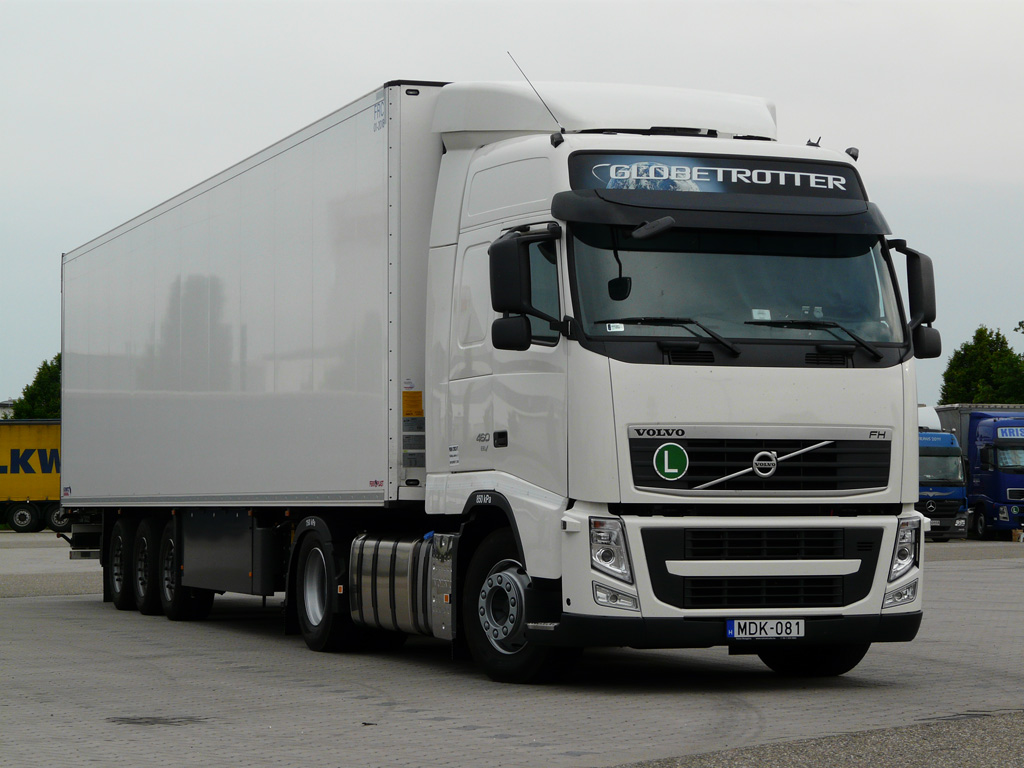 Volvo FH 460 mit Khlauflieger aus Ungarn bei der Pause auf dem Rasthof Ellwangen, 27.05.2012