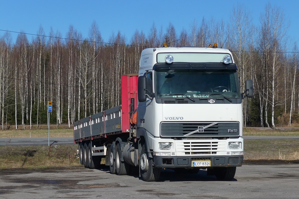 Volvo FH12 in Riihimäki, 3.5.13 